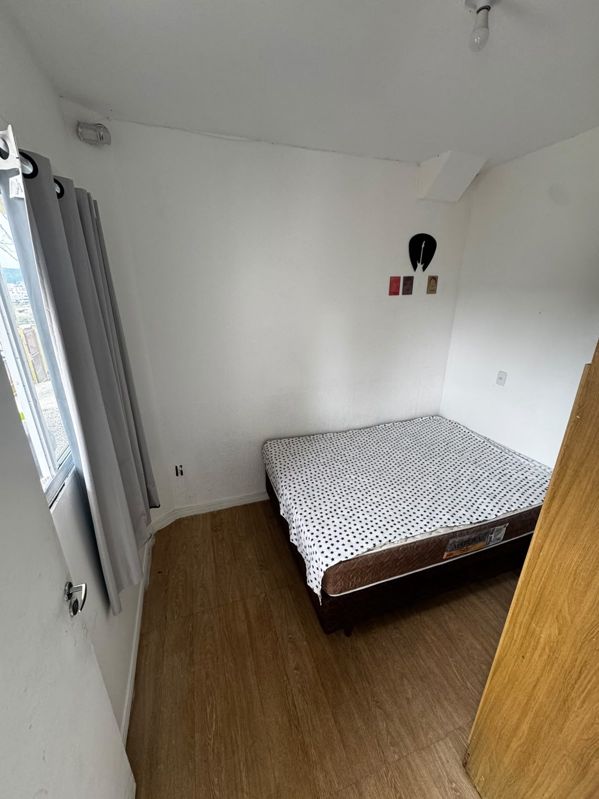 Quarto ITA-03-01 — Itacorubi, Florianópolis
