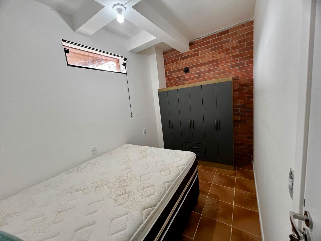 Quarto SAN-04-02 — Santa Mônica, Florianópolis, foto 2 de 3