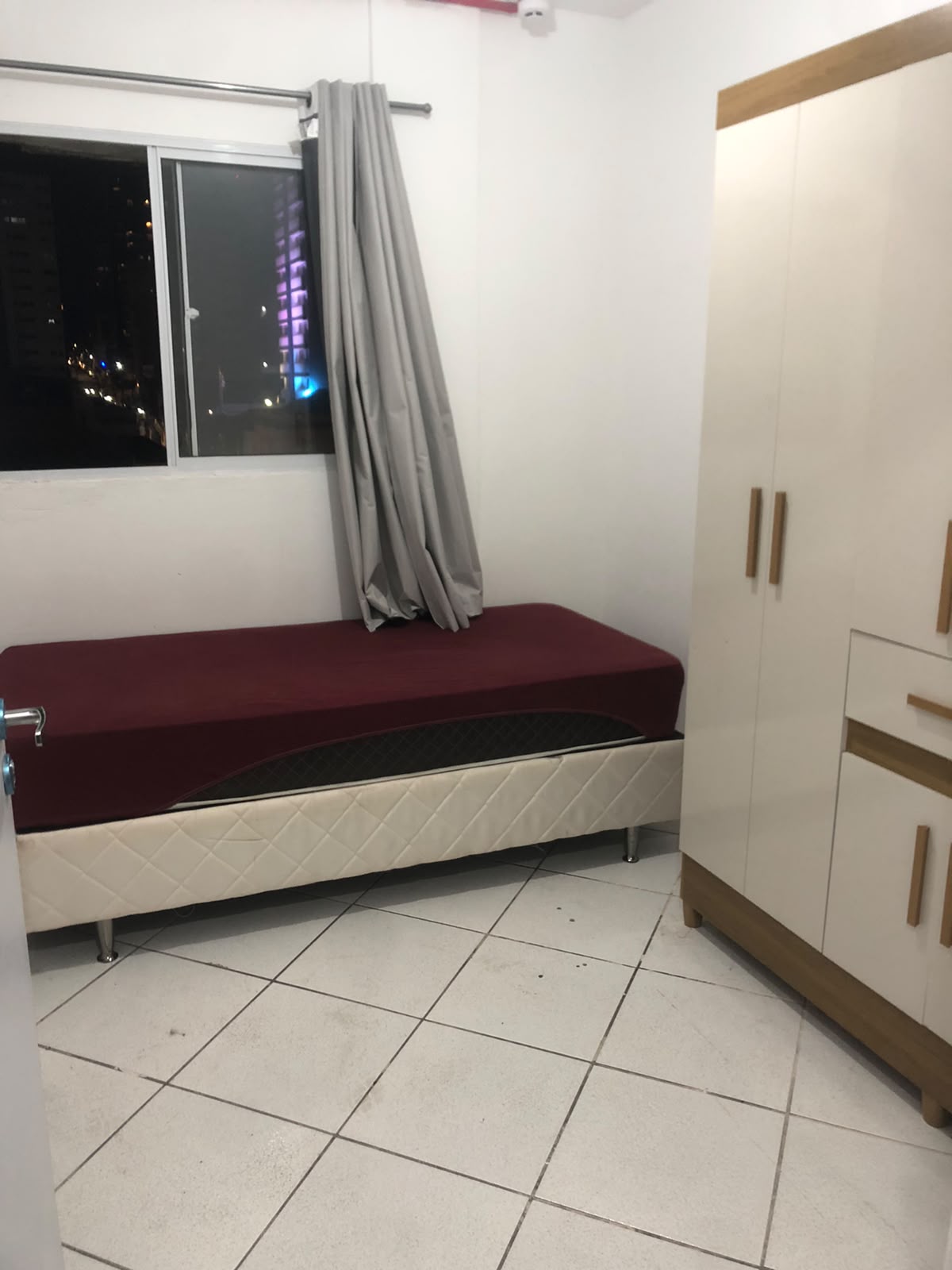 Quarto CEN-04-04 — Centro, Florianópolis, foto 1 de 3