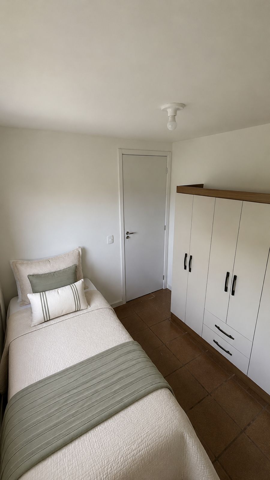 Quarto SAN-01-05 — Santa Mônica, Florianópolis