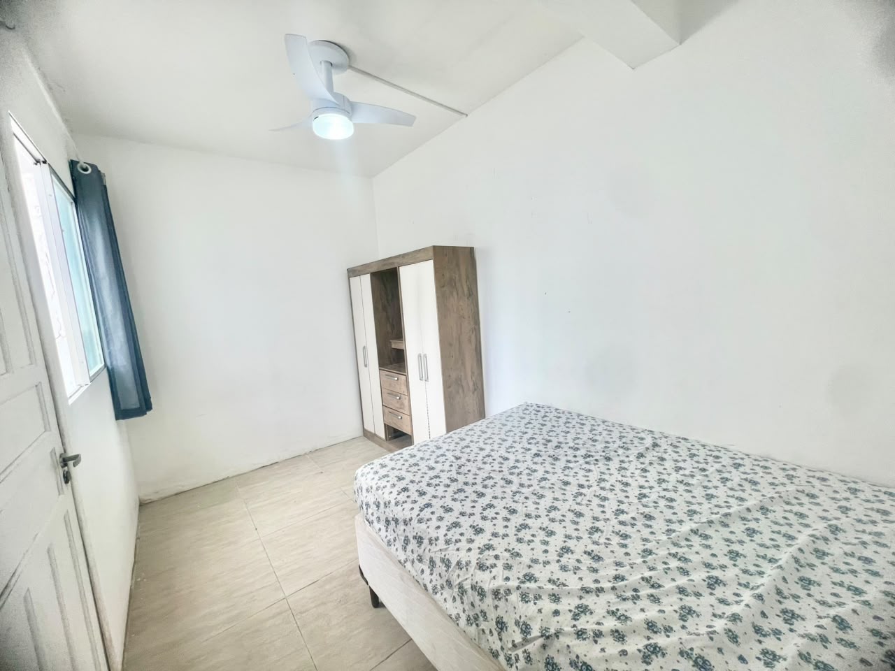 Quarto ITA-02-03 — Itacorubi, Florianópolis, foto 1 de 2